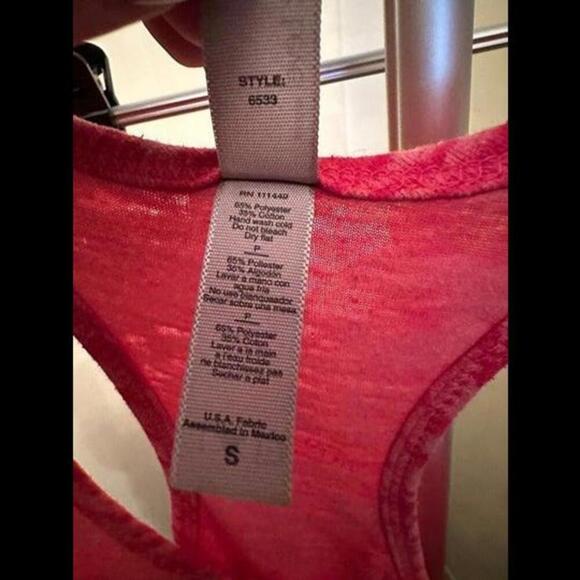 Stylish and Comfortable VANS Tank Top for Summer Fun - Picture 2 of 2